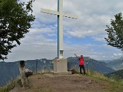 24 In pochi minuti raggiungo la vetta del Monte Corno (1030 m)